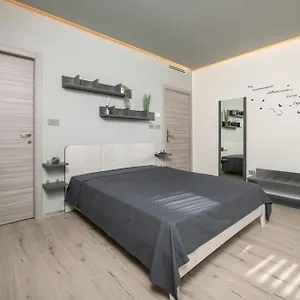 241 - Nord Est - Sara Chiavari, 200metri Dal Mare Alloggio in famiglia